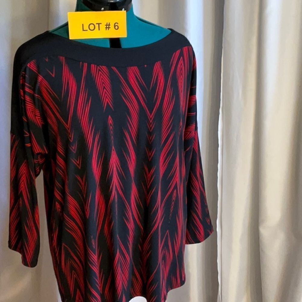CHICOS SIZE 2 tunic style top in red & black with 3/4 lengthβsleeves